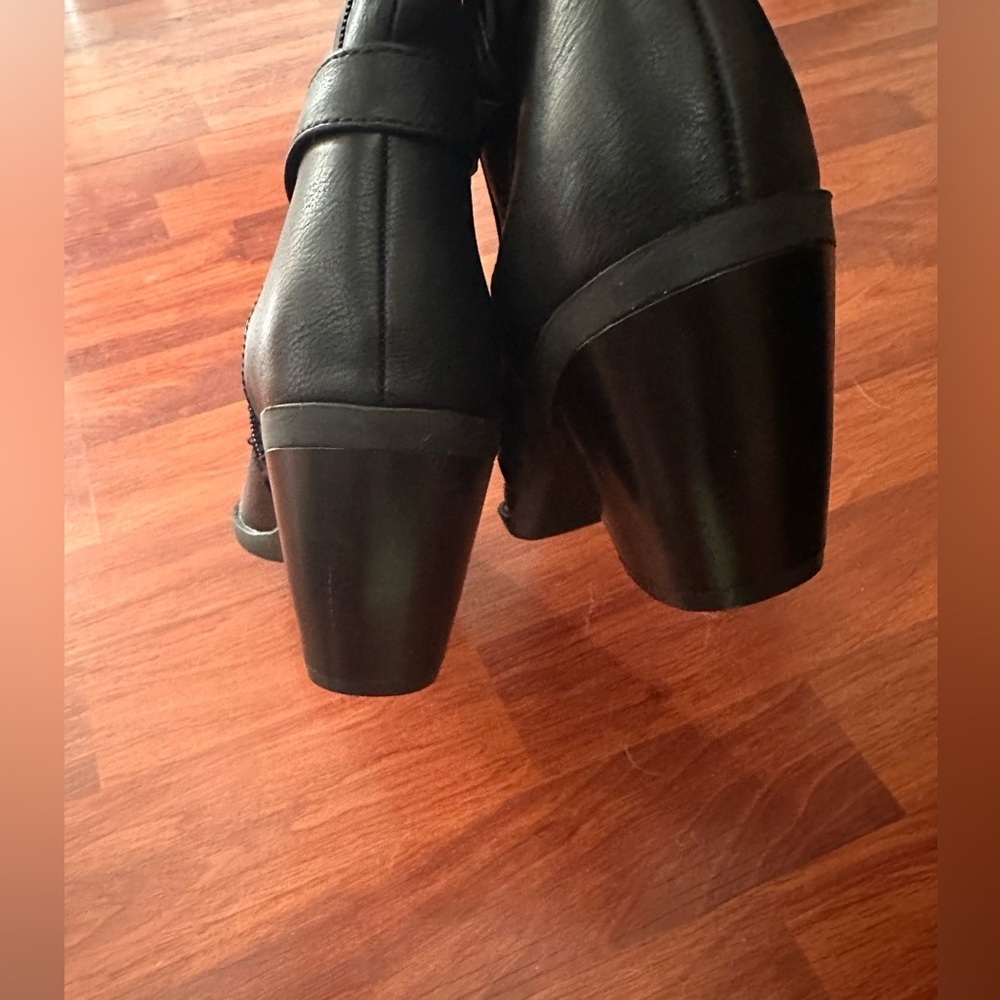 Rialto Claudette Knee High Woman's Boots - Picture 5 of 10